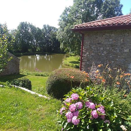 La Petite Maison Dans La Prairie Scillé Exterior foto